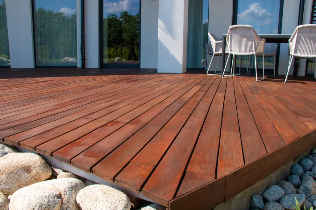 Low Deck Designs to Bring Your Garden to You