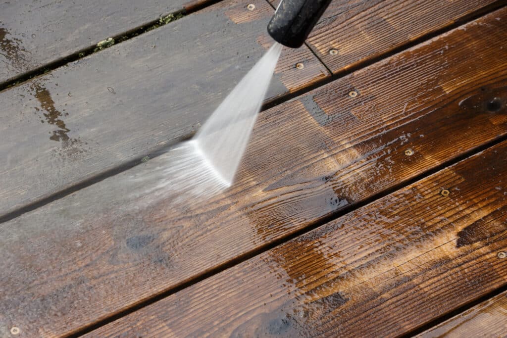 power washer jet on home wooden deck - fixing splintered decks